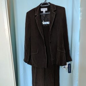 Jacket and pants suit with tags size 6 Talle